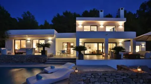 Luxury, Modern Villa With Beautiful Sea Views